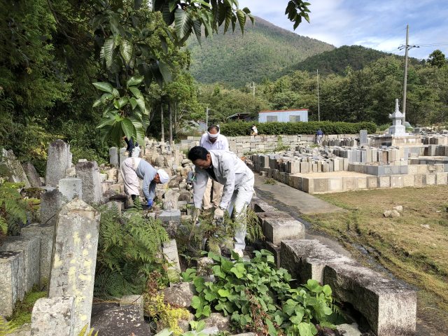 無縁塚清掃