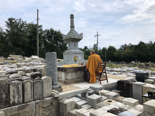 無縁塚法要の写真