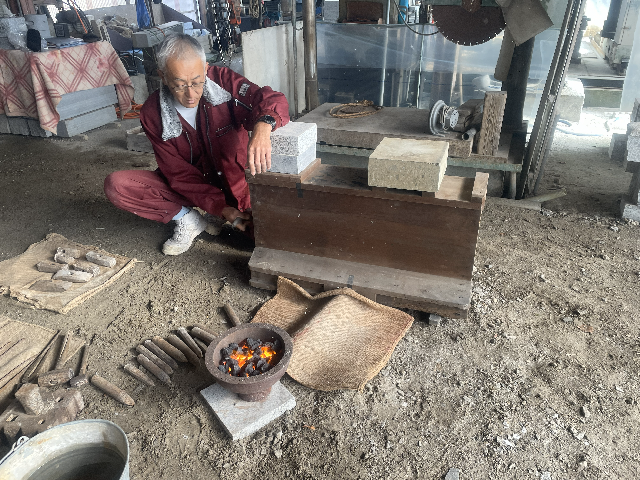 ふいごでの火起こし