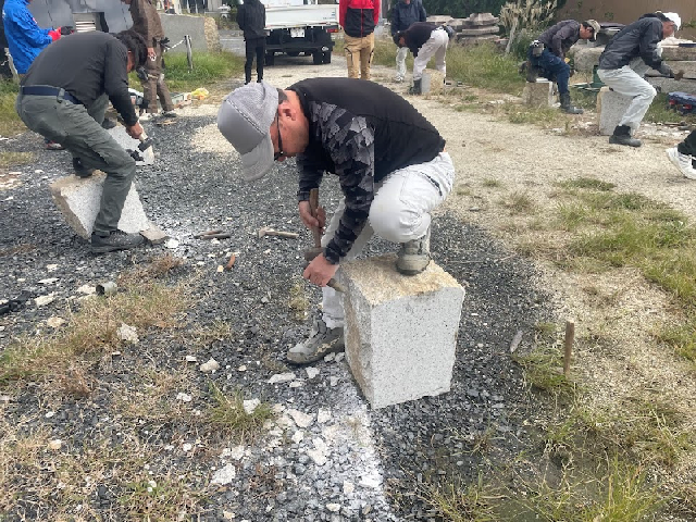 手分けしての加工風景