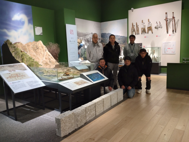 ジオラマ前での記念写真